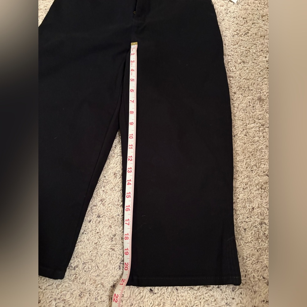Gloria Vanderbilt Black Capris - Picture 5 of 8